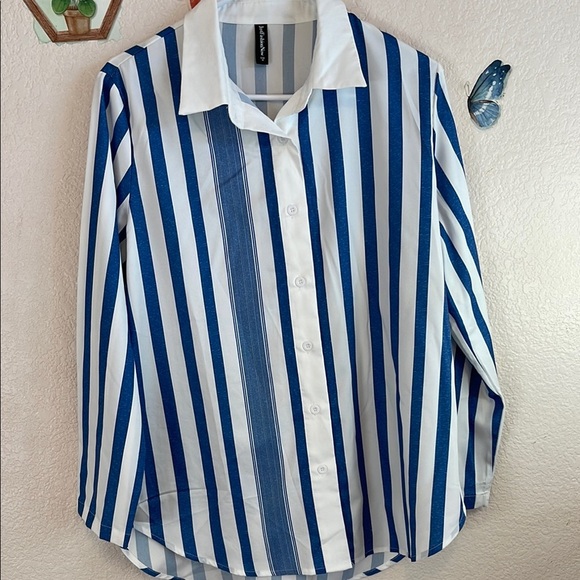 Blue and White Striped Blouse with Classic Collar - Picture 7 of 7